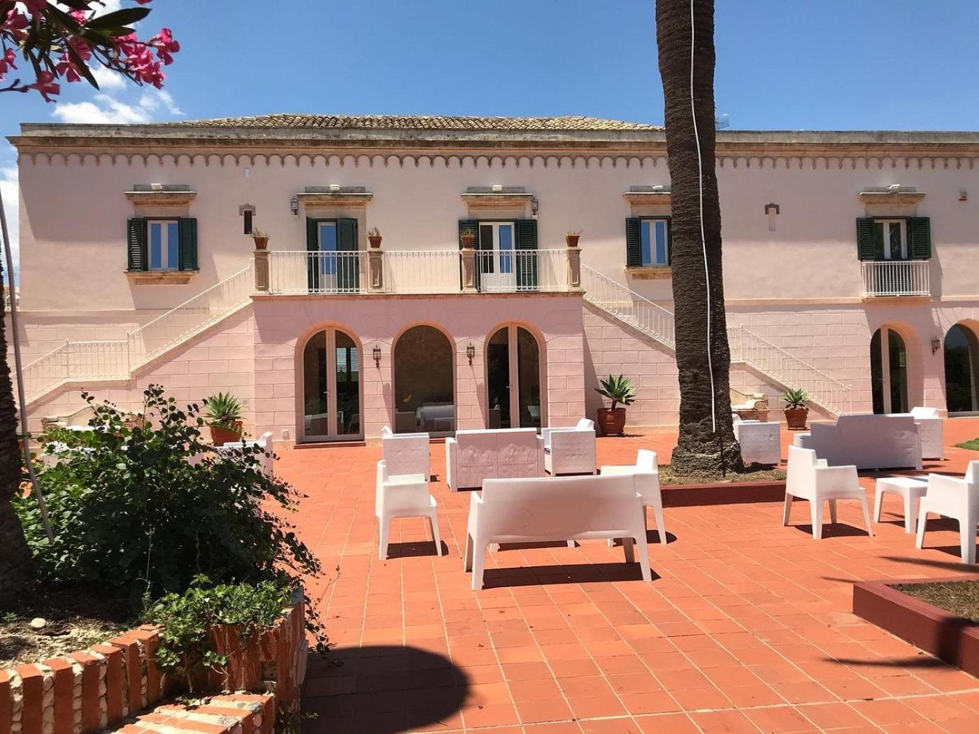 Isola Charm B&B - A Historic Villa Near Punta Del Pero Beach 시라쿠사 외부 사진