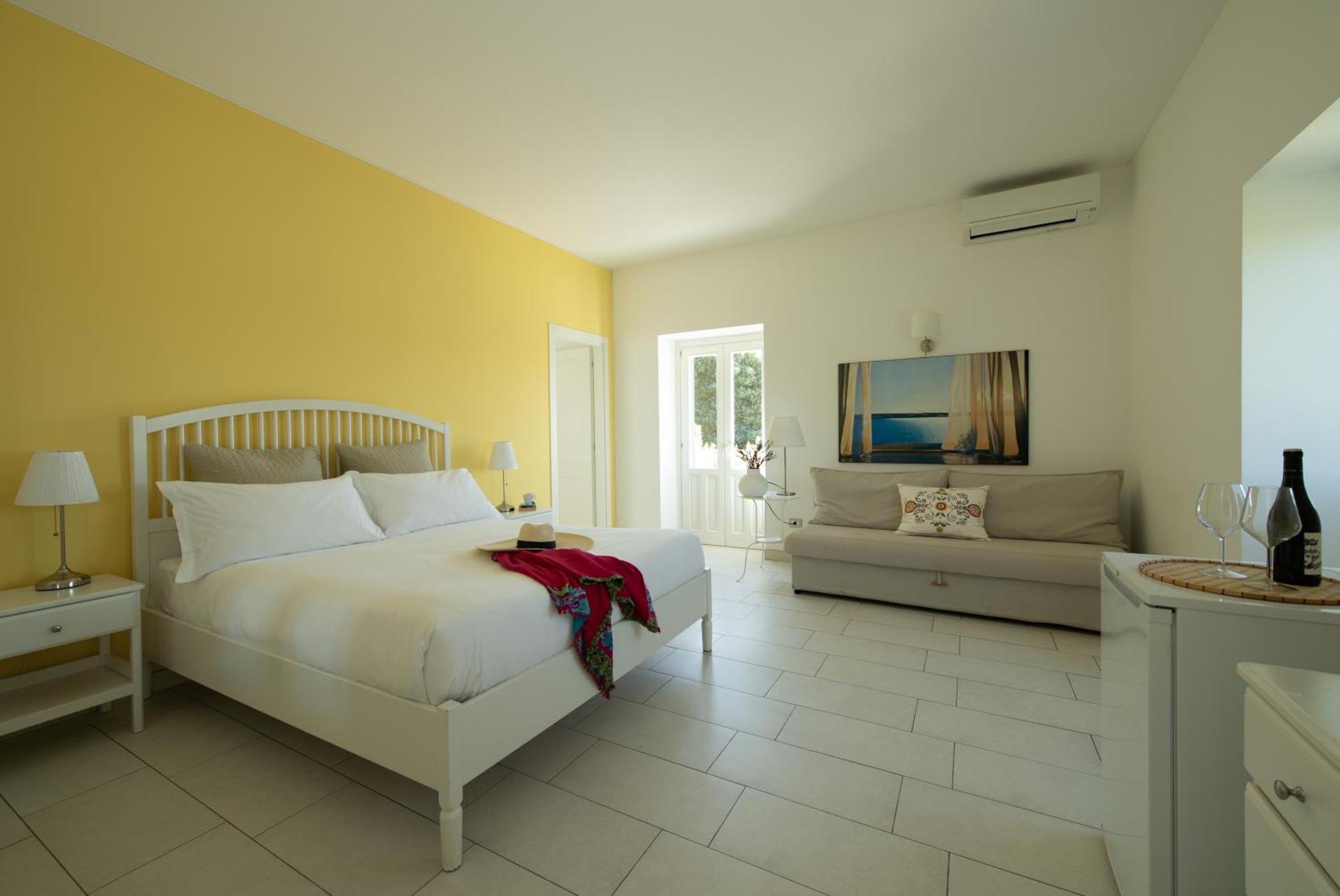 Isola Charm B&B - A Historic Villa Near Punta Del Pero Beach 시라쿠사 외부 사진