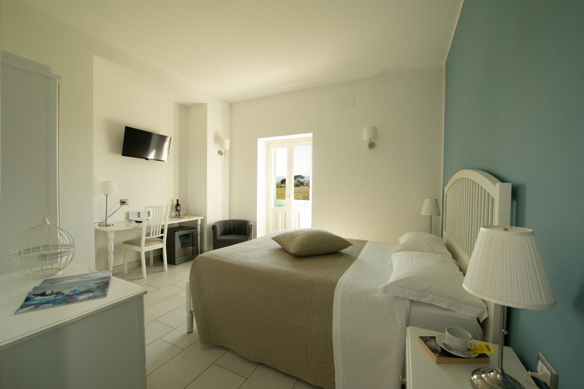 Isola Charm B&B - A Historic Villa Near Punta Del Pero Beach 시라쿠사 외부 사진