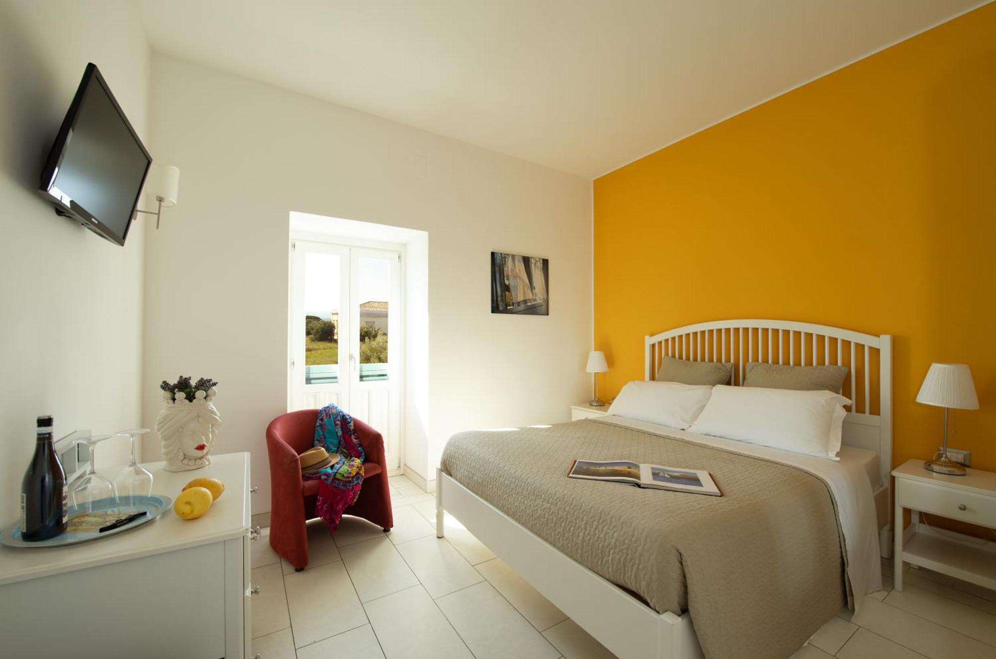 Isola Charm B&B - A Historic Villa Near Punta Del Pero Beach 시라쿠사 외부 사진
