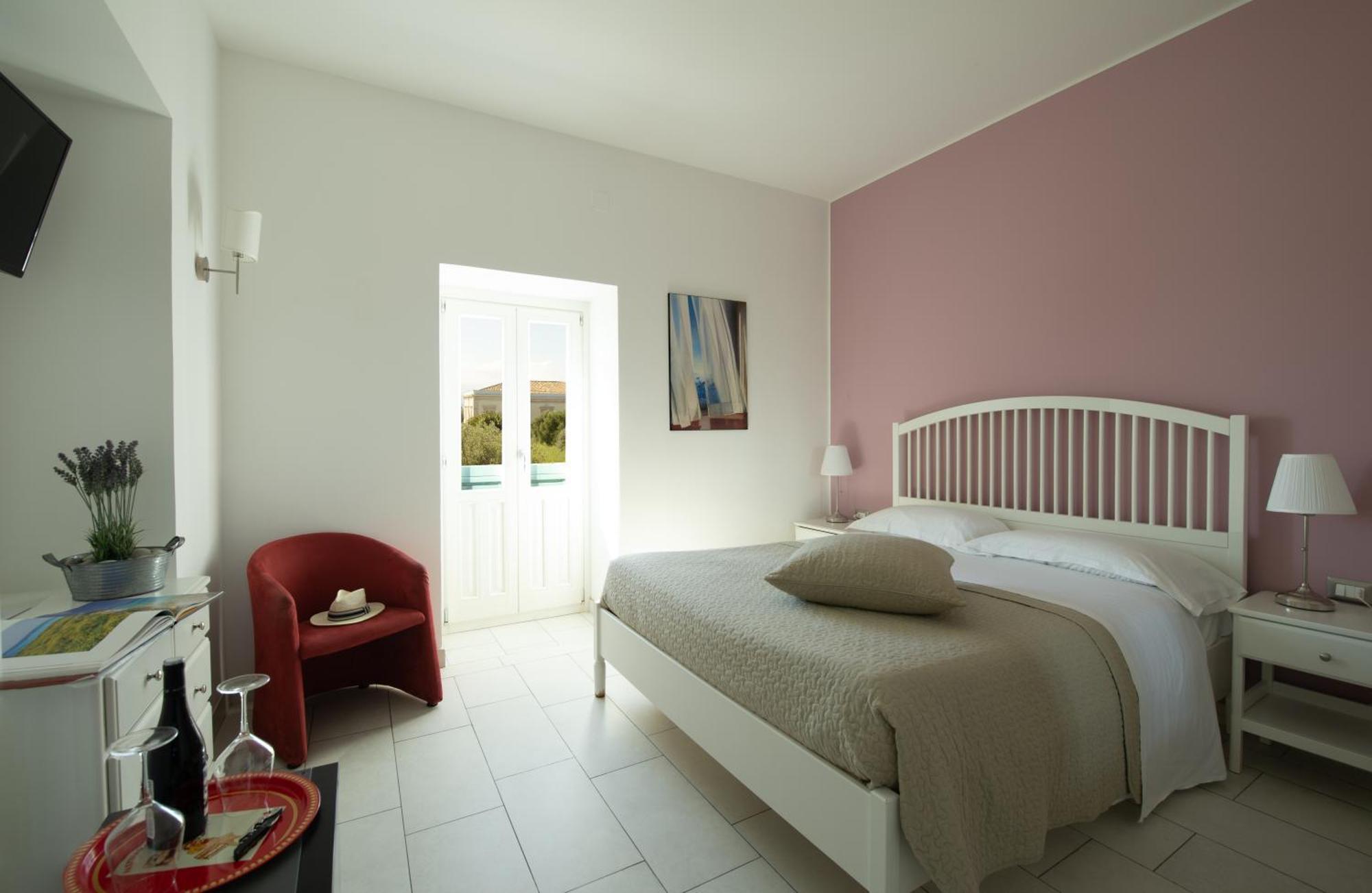 Isola Charm B&B - A Historic Villa Near Punta Del Pero Beach 시라쿠사 외부 사진