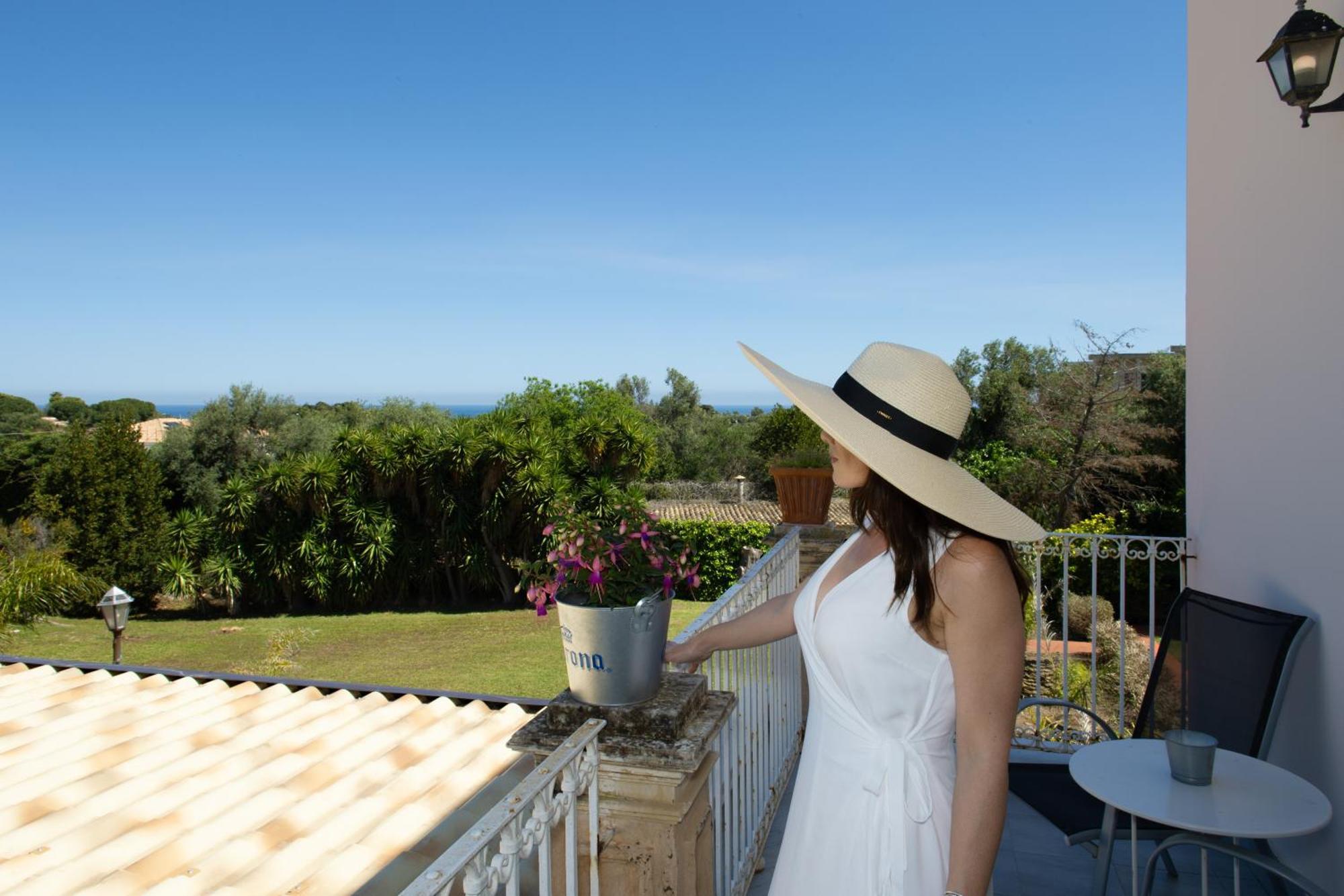 Isola Charm B&B - A Historic Villa Near Punta Del Pero Beach 시라쿠사 외부 사진