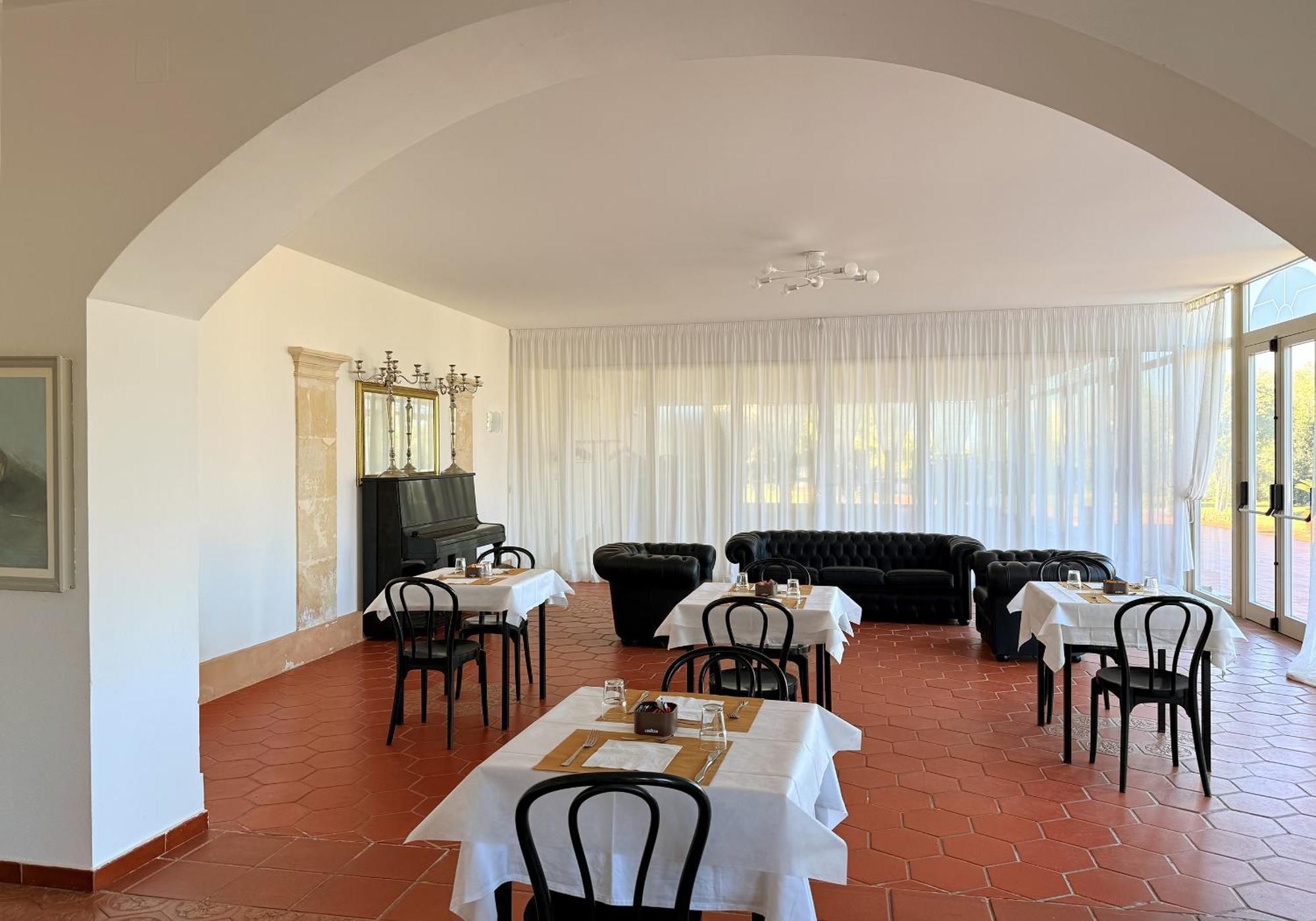 Isola Charm B&B - A Historic Villa Near Punta Del Pero Beach 시라쿠사 외부 사진
