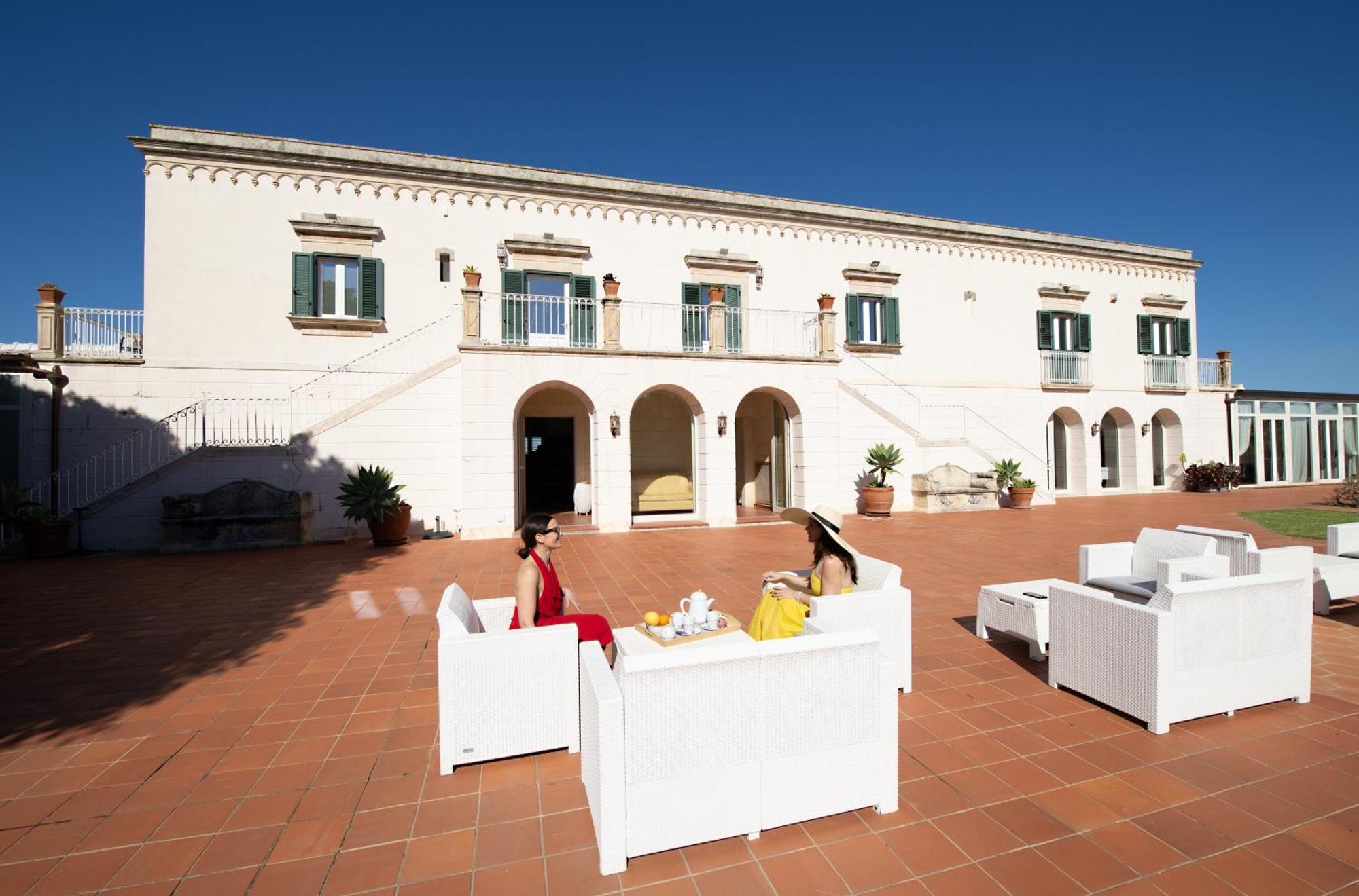 Isola Charm B&B - A Historic Villa Near Punta Del Pero Beach 시라쿠사 외부 사진