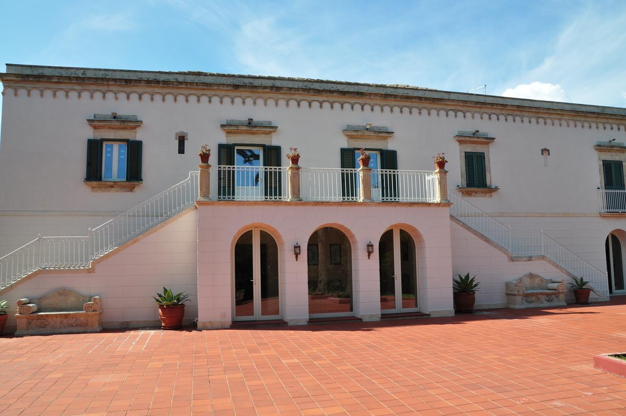Isola Charm B&B - A Historic Villa Near Punta Del Pero Beach 시라쿠사 외부 사진